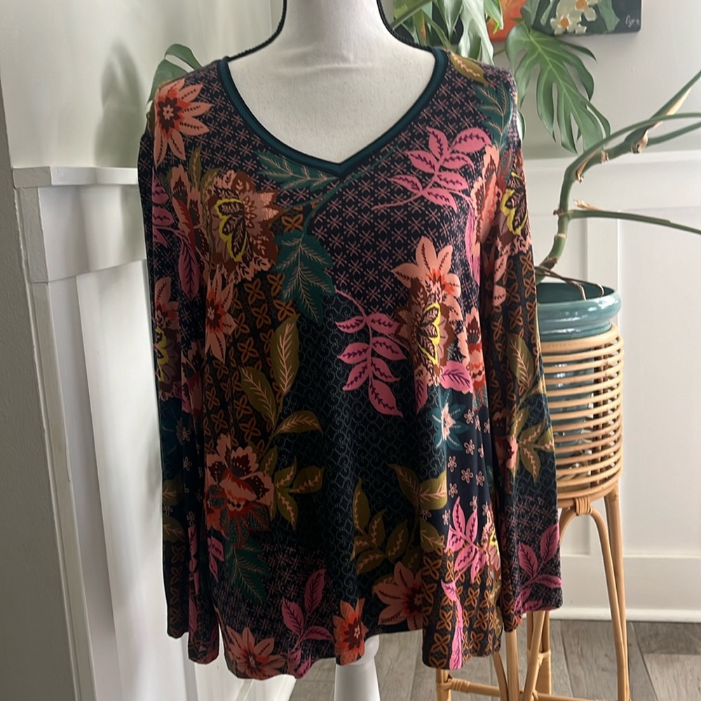 Johnny Was Delfino V Neck Kimono Sleeve Tee Flowers Blue Top Floral Shirt Size M